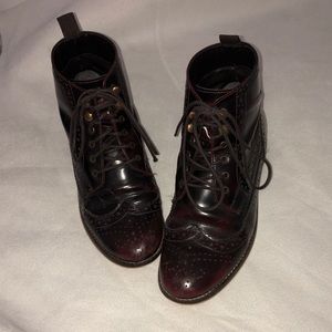 Lace up maroon ankle boots.